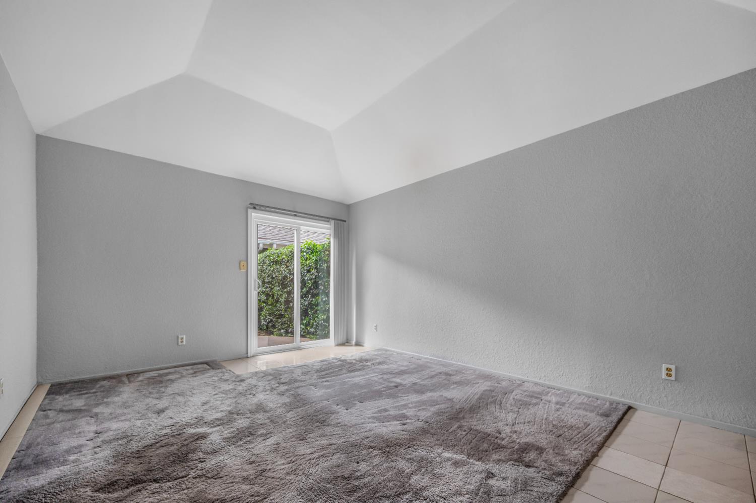 381 E Nees #122, Fresno, CA 93720