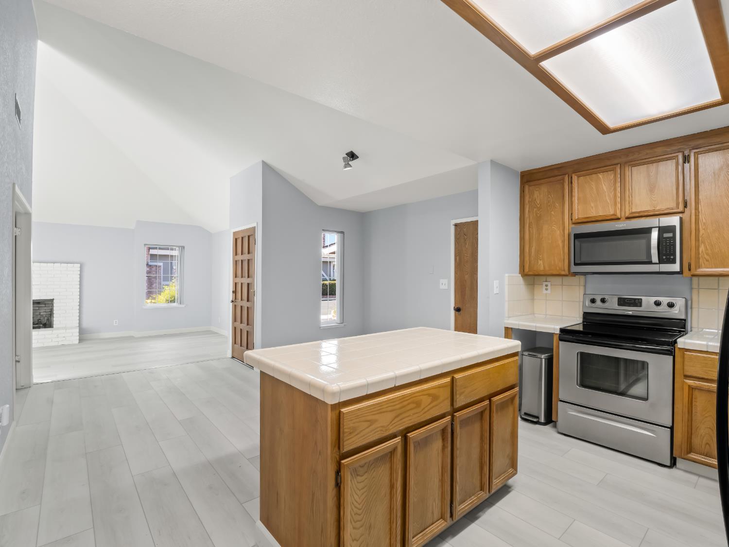 381 E Nees #122, Fresno, CA 93720