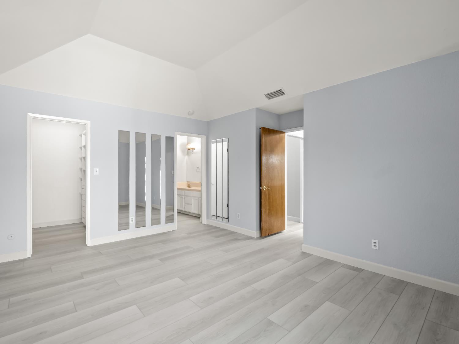 381 E Nees #122, Fresno, CA 93720