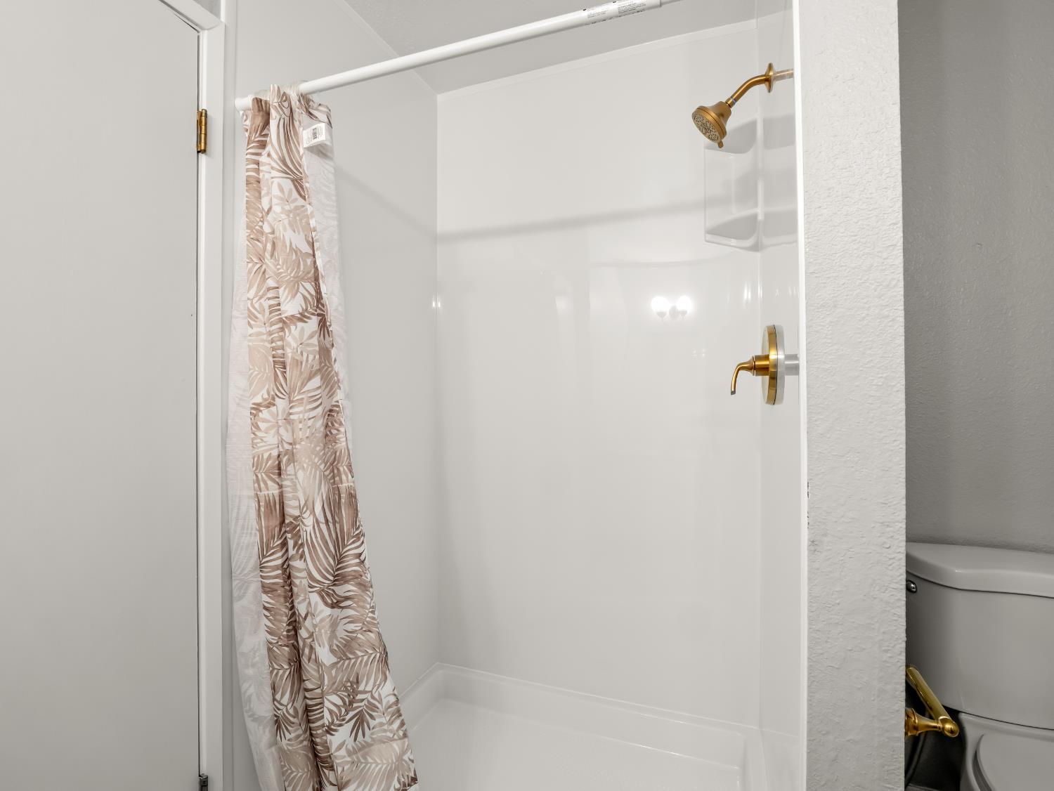 381 E Nees #122, Fresno, CA 93720
