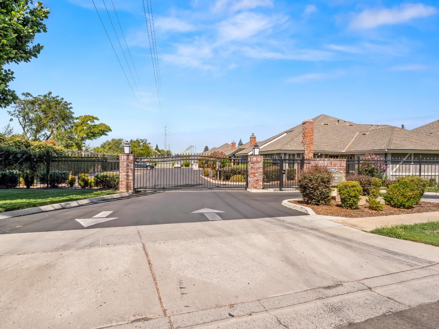 381 E Nees #122, Fresno, CA 93720