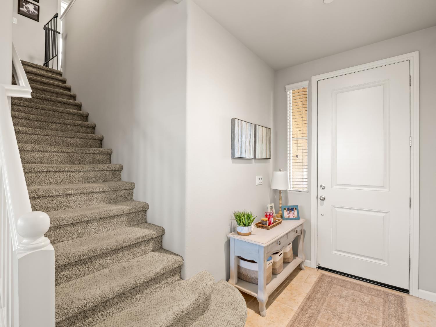 1573 Joy Dr, Clovis, CA 93619