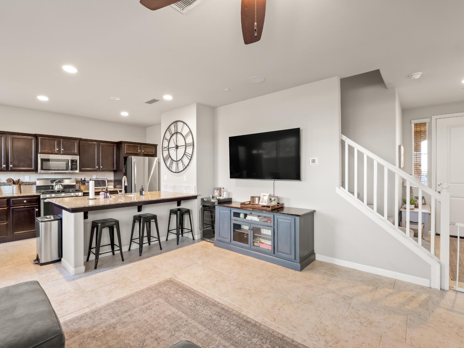 1573 Joy Dr, Clovis, CA 93619