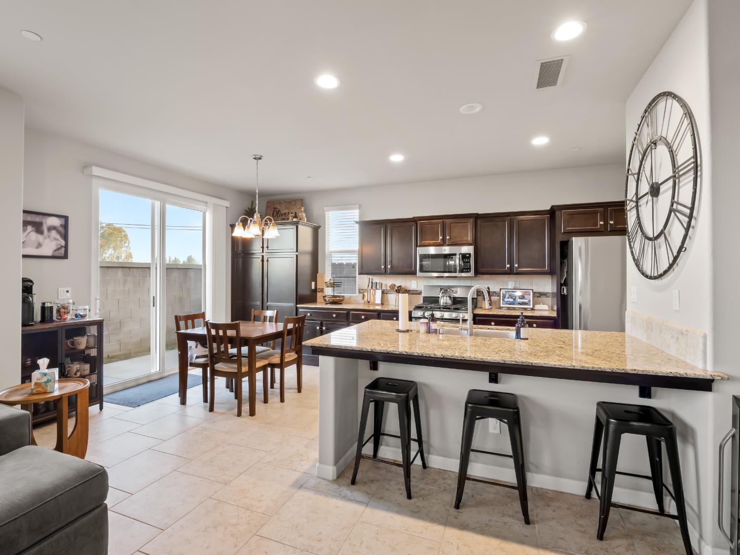 1573 Joy Dr, Clovis, CA 93619