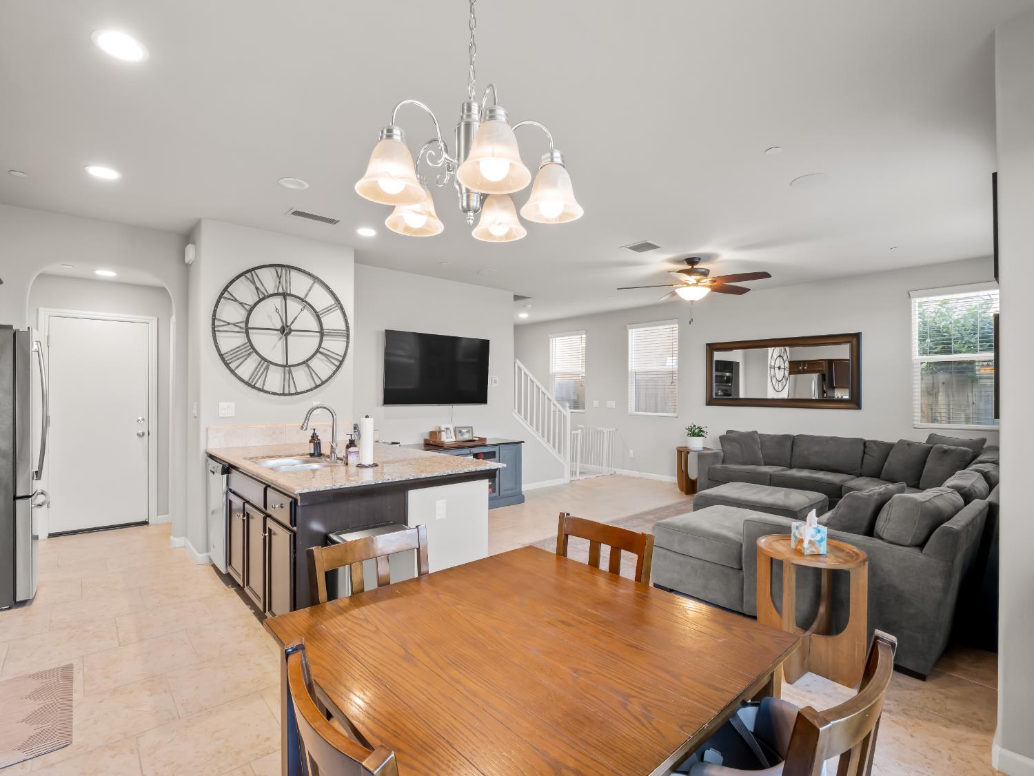 1573 Joy Dr, Clovis, CA 93619