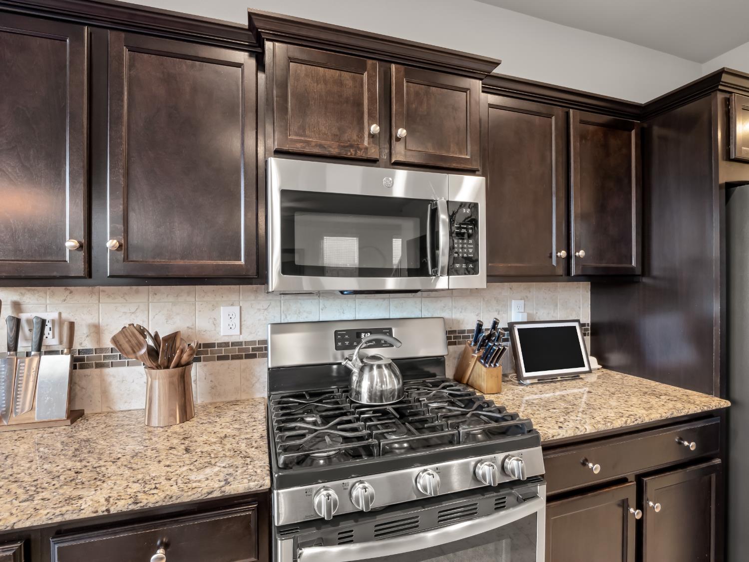 1573 Joy Dr, Clovis, CA 93619