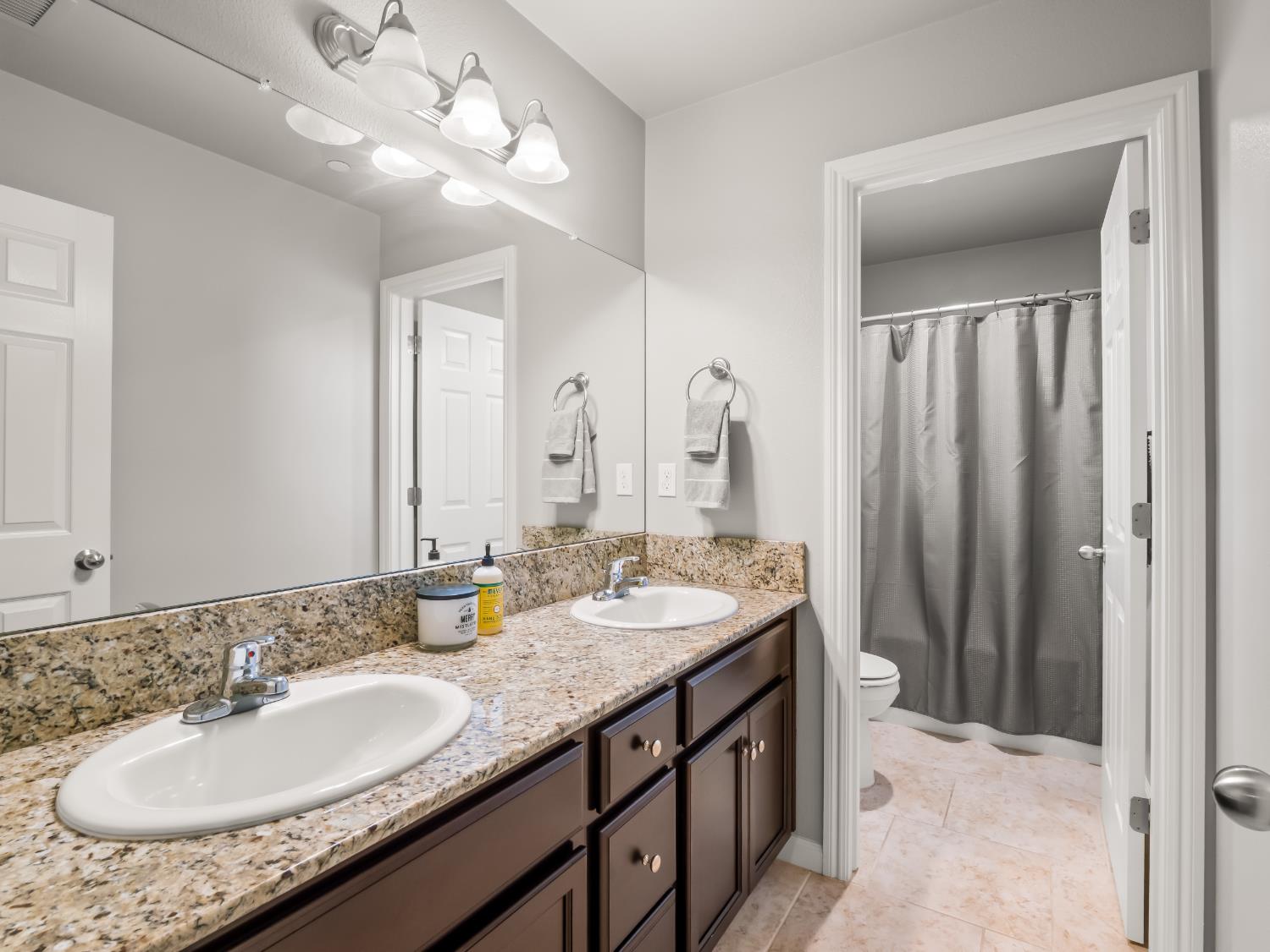 1573 Joy Dr, Clovis, CA 93619