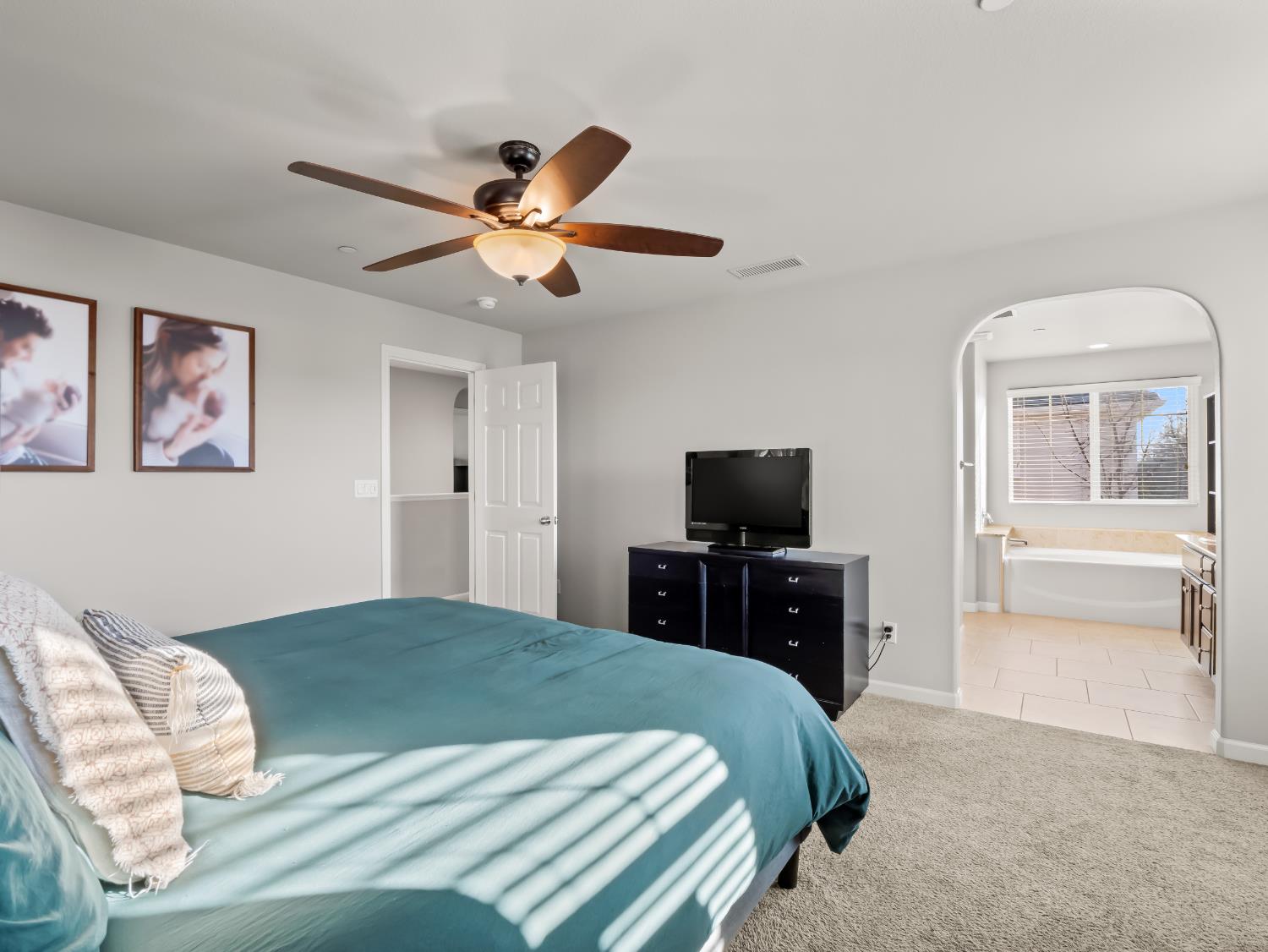 1573 Joy Dr, Clovis, CA 93619