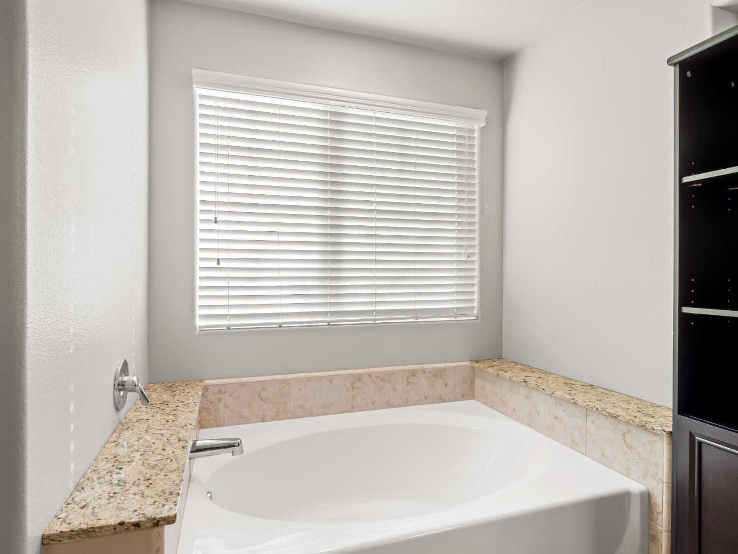 1573 Joy Dr, Clovis, CA 93619