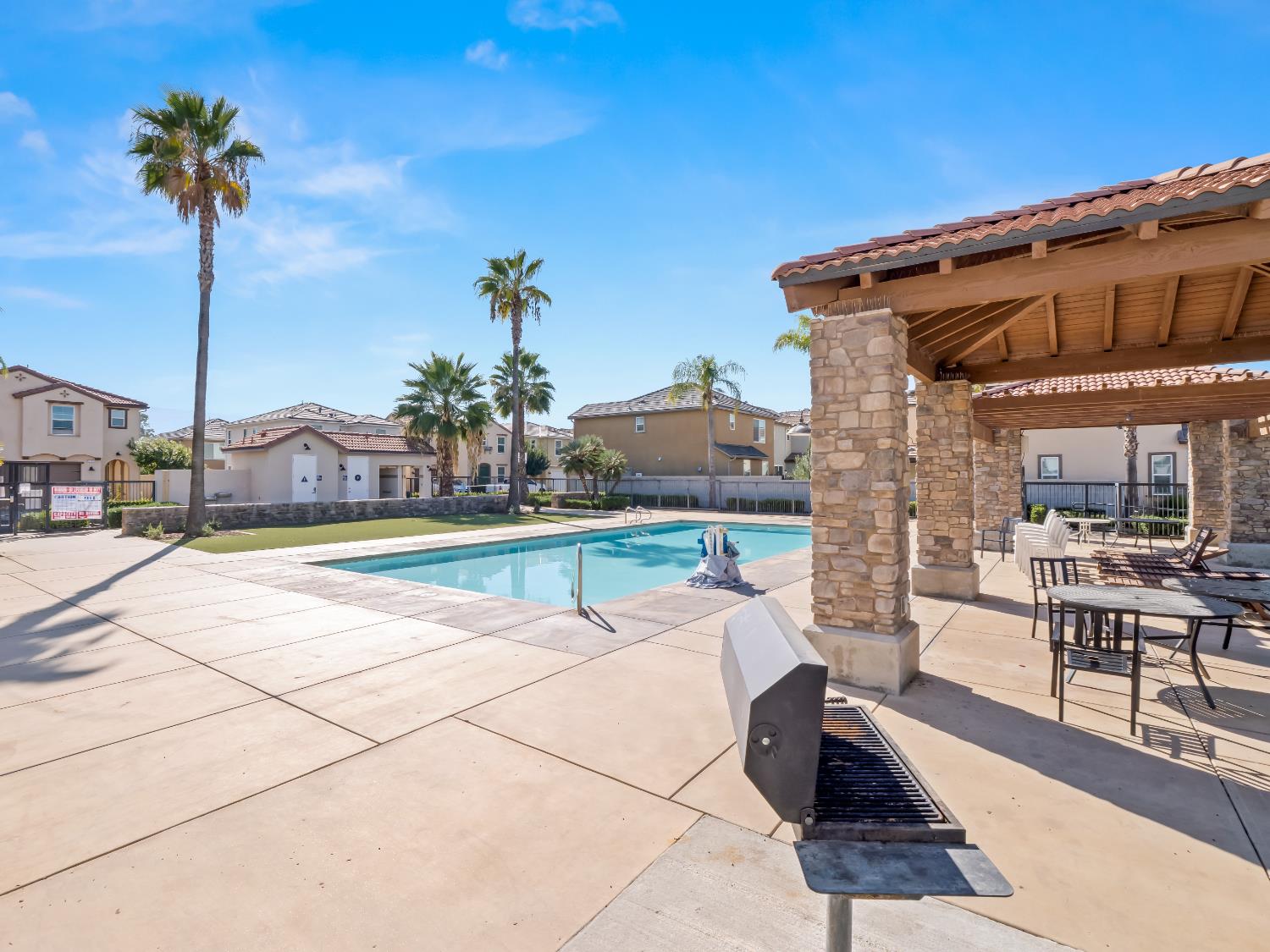 1573 Joy Dr, Clovis, CA 93619