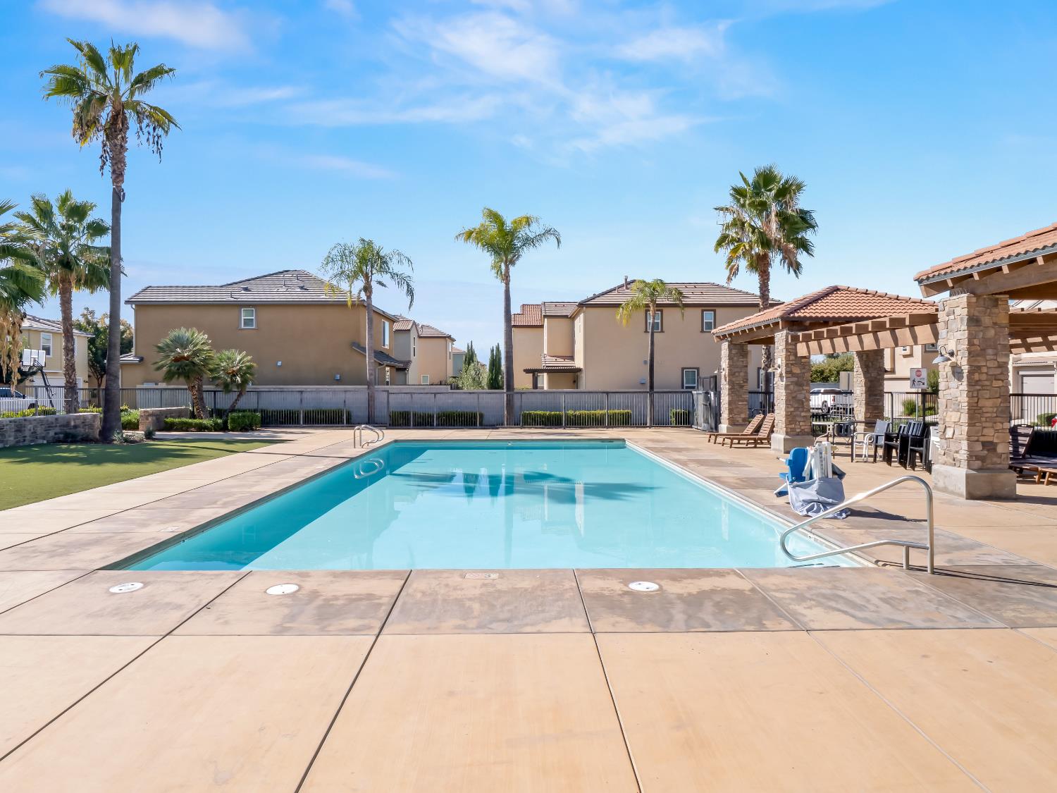 1573 Joy Dr, Clovis, CA 93619