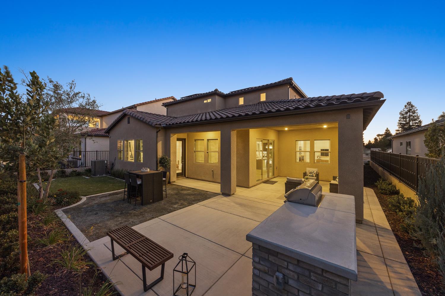 11214 N Via Ravenna Dr, Fresno, CA 93730