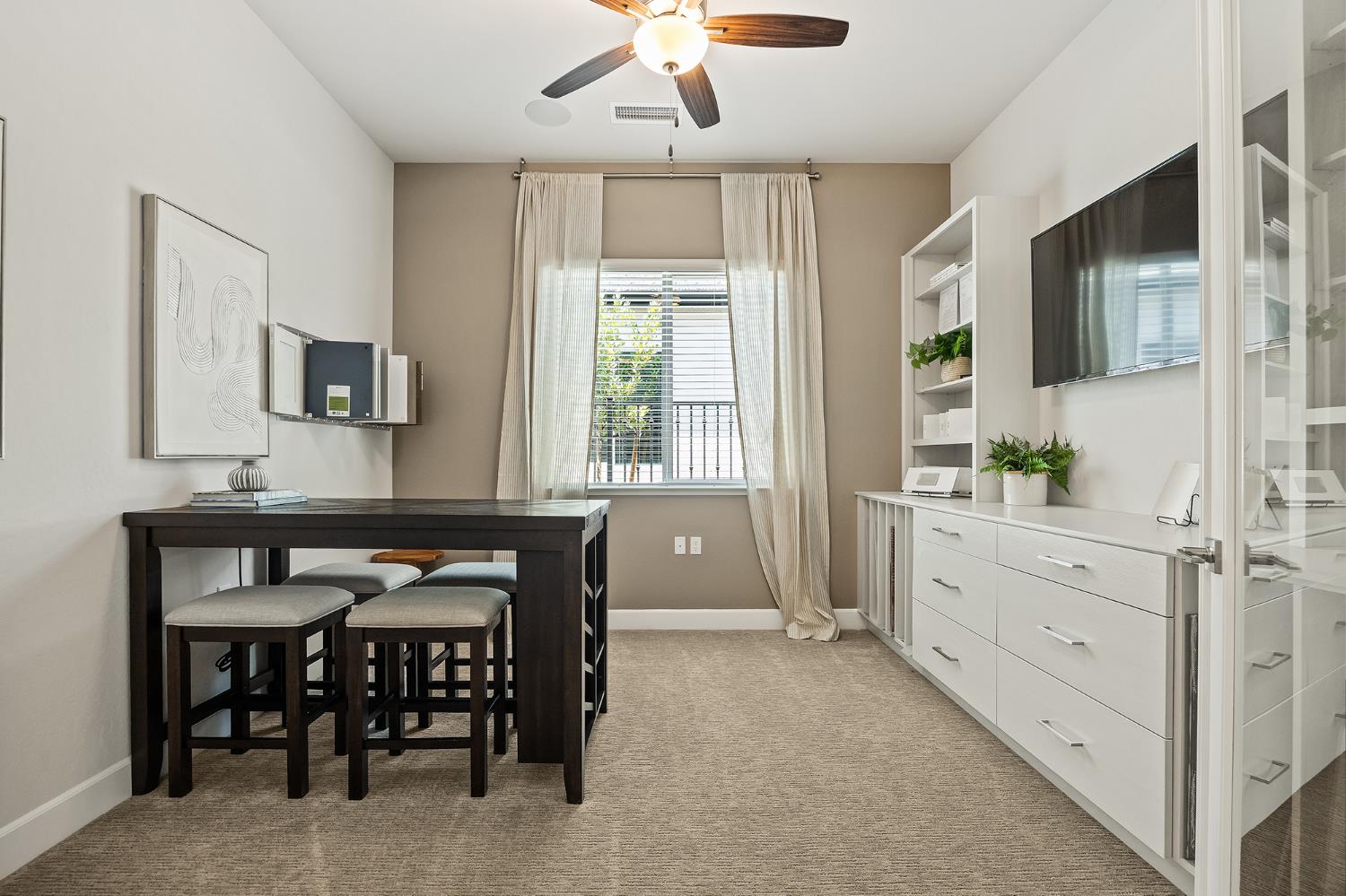 11214 N Via Ravenna Dr, Fresno, CA 93730