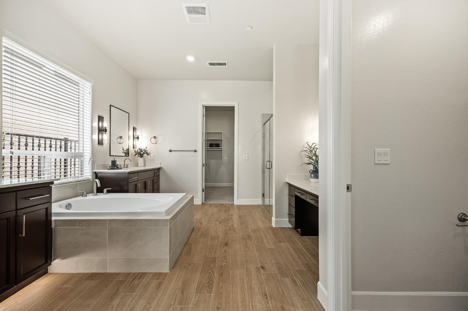 11214 N Via Ravenna Dr, Fresno, CA 93730