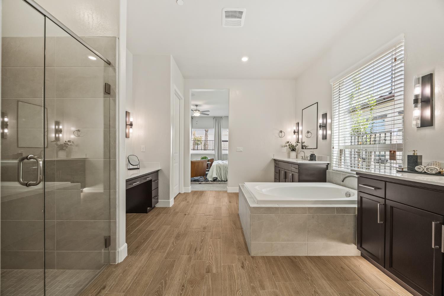 11214 N Via Ravenna Dr, Fresno, CA 93730