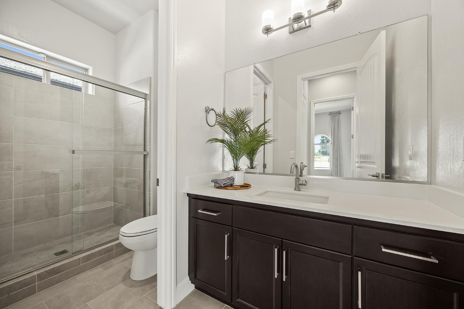 11214 N Via Ravenna Dr, Fresno, CA 93730