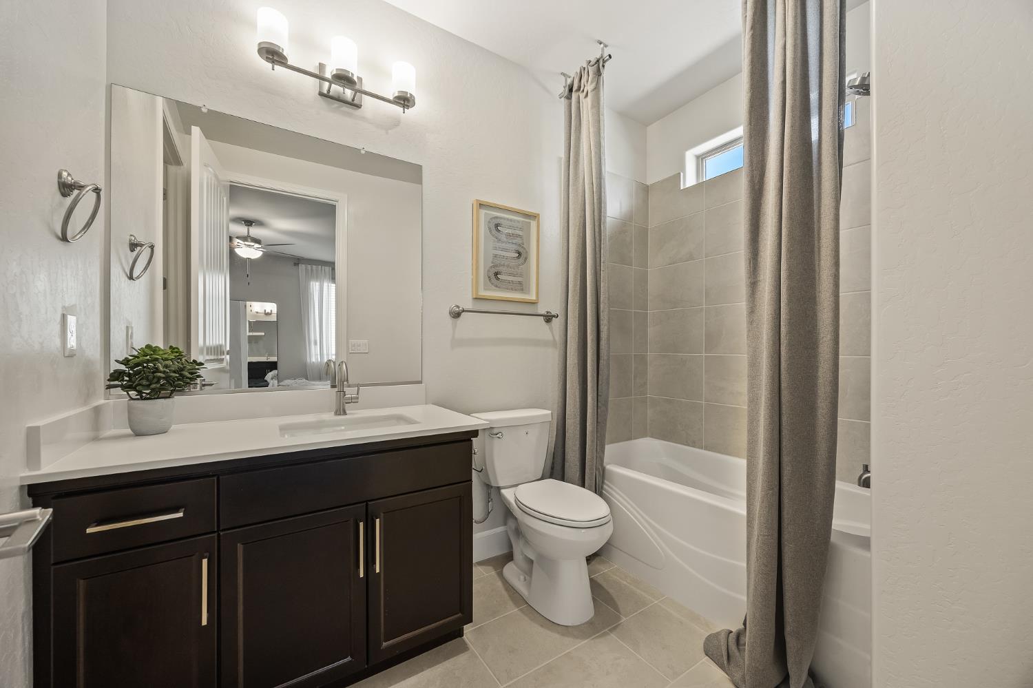 11214 N Via Ravenna Dr, Fresno, CA 93730