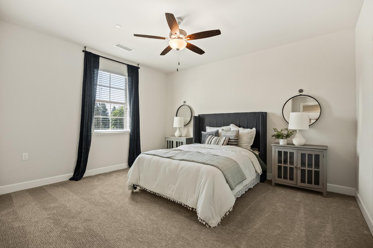 11214 N Via Ravenna Dr, Fresno, CA 93730