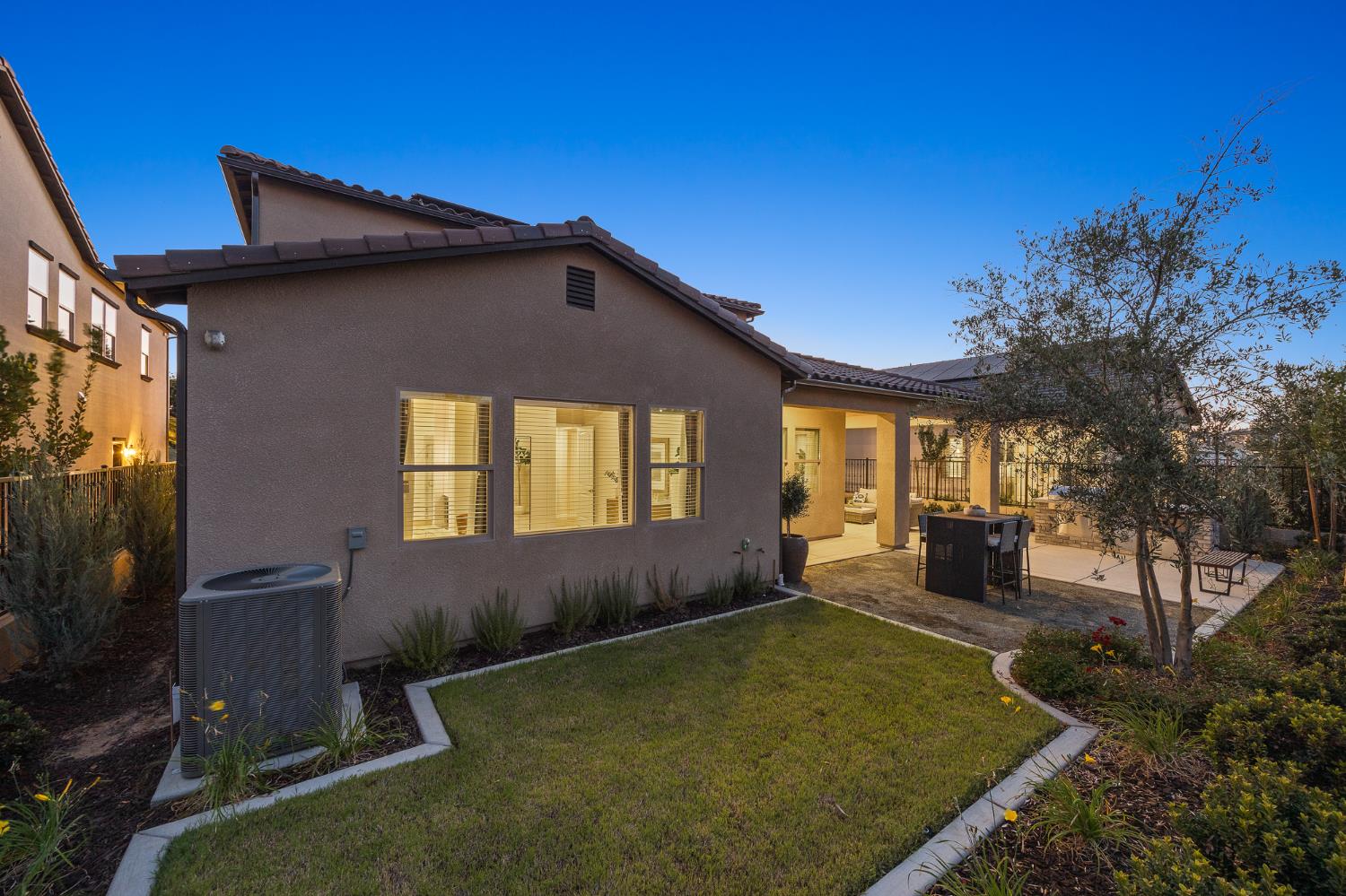 11214 N Via Ravenna Dr, Fresno, CA 93730