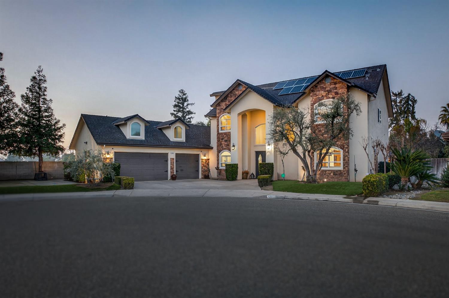 1303 Jordan Ave, Clovis, CA 93611