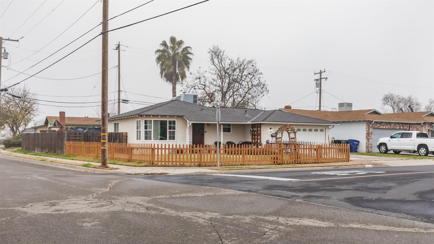 1904 N Burl Ave, Hanford, CA 93230