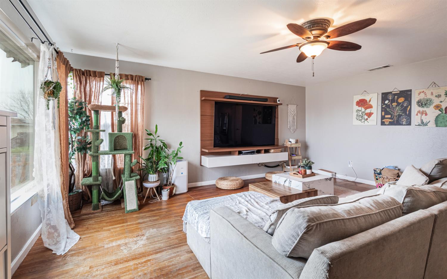 1904 N Burl Ave, Hanford, CA 93230