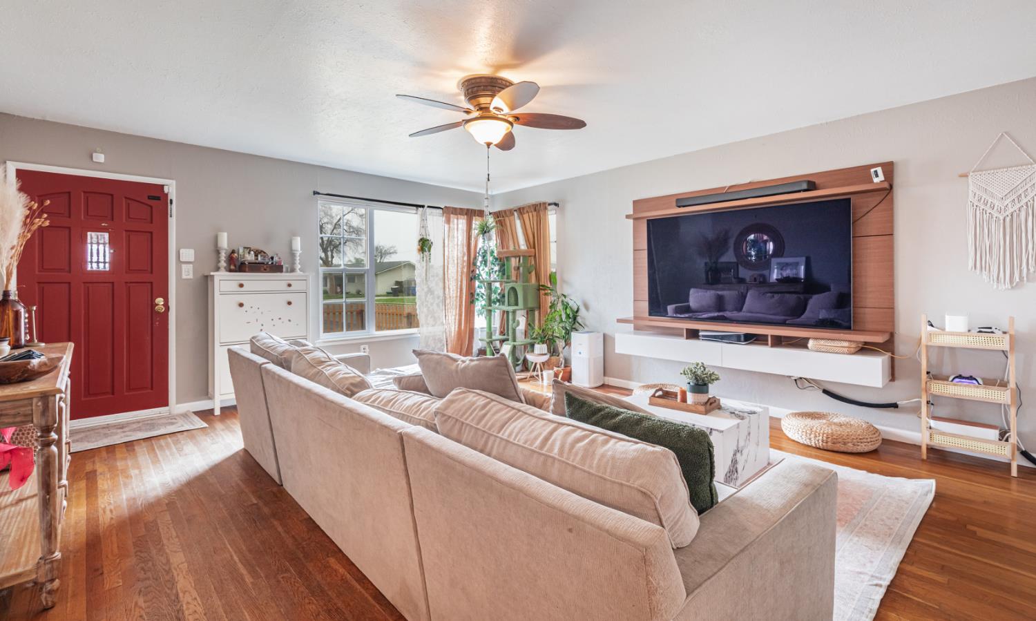 1904 N Burl Ave, Hanford, CA 93230