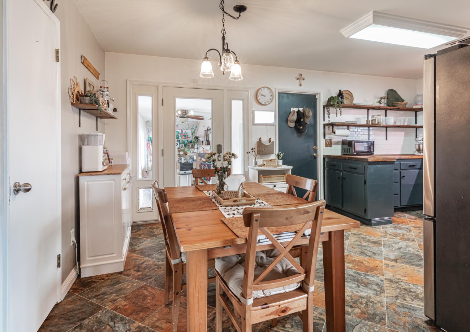 1904 N Burl Ave, Hanford, CA 93230