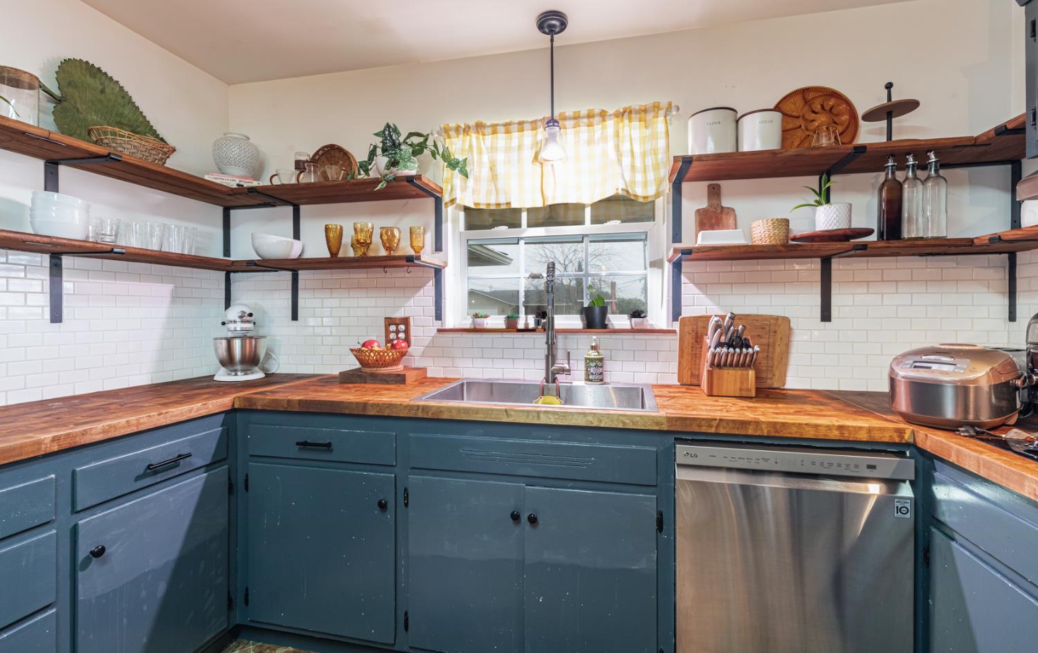 1904 N Burl Ave, Hanford, CA 93230