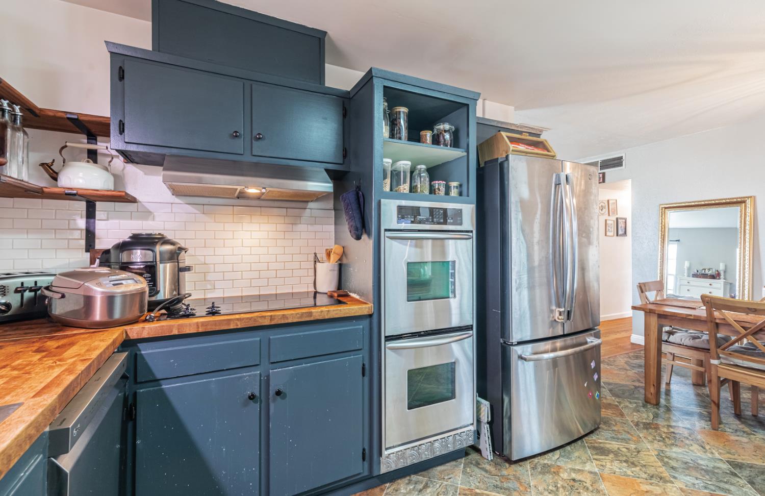 1904 N Burl Ave, Hanford, CA 93230