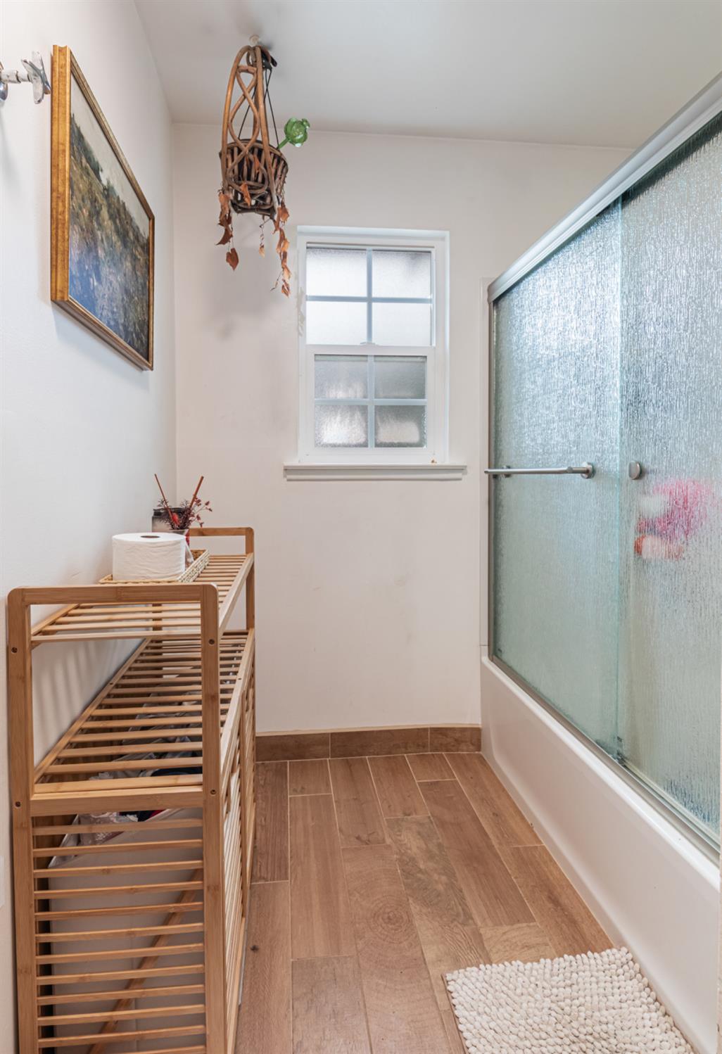 1904 N Burl Ave, Hanford, CA 93230