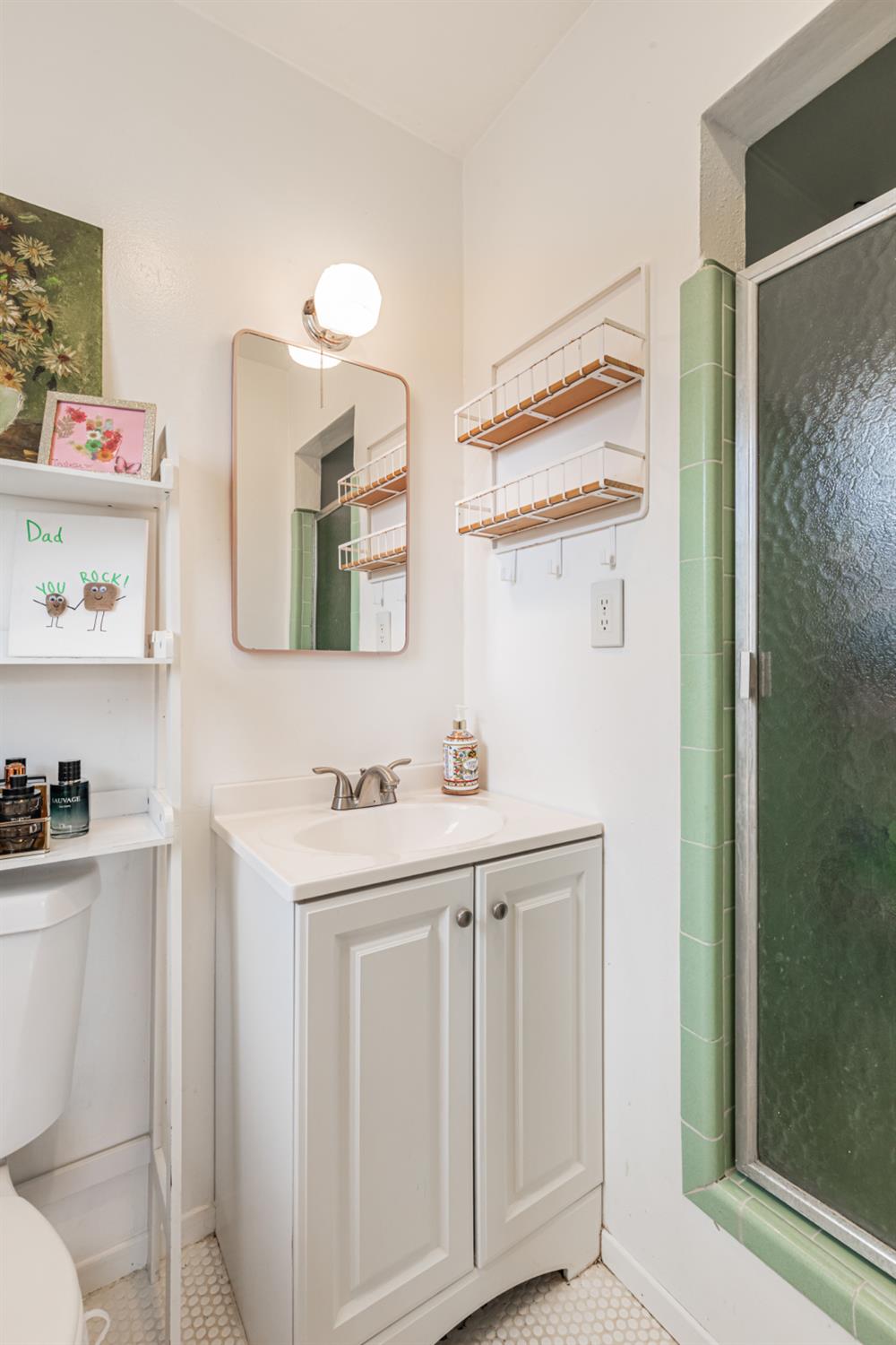 1904 N Burl Ave, Hanford, CA 93230