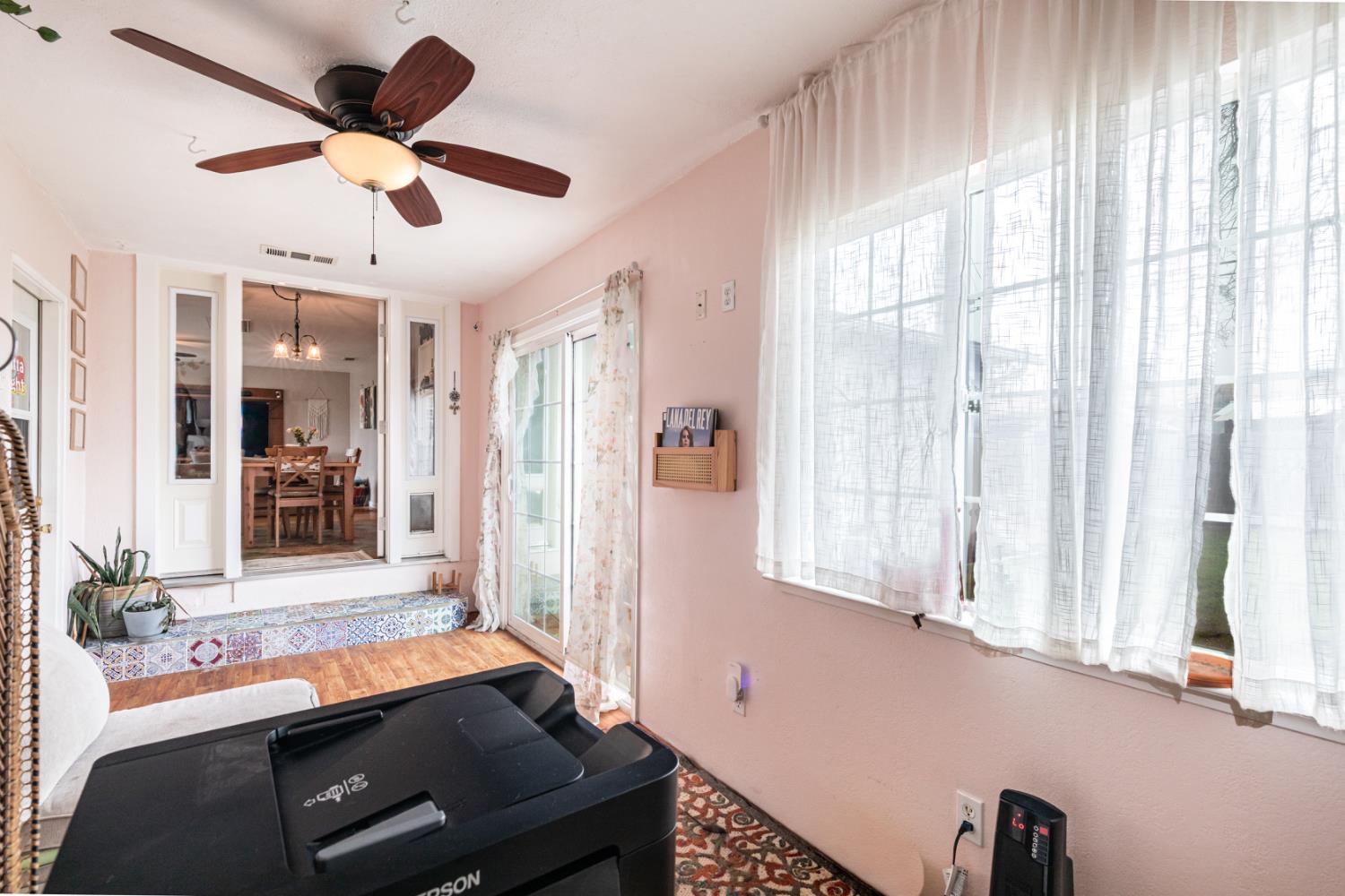 1904 N Burl Ave, Hanford, CA 93230