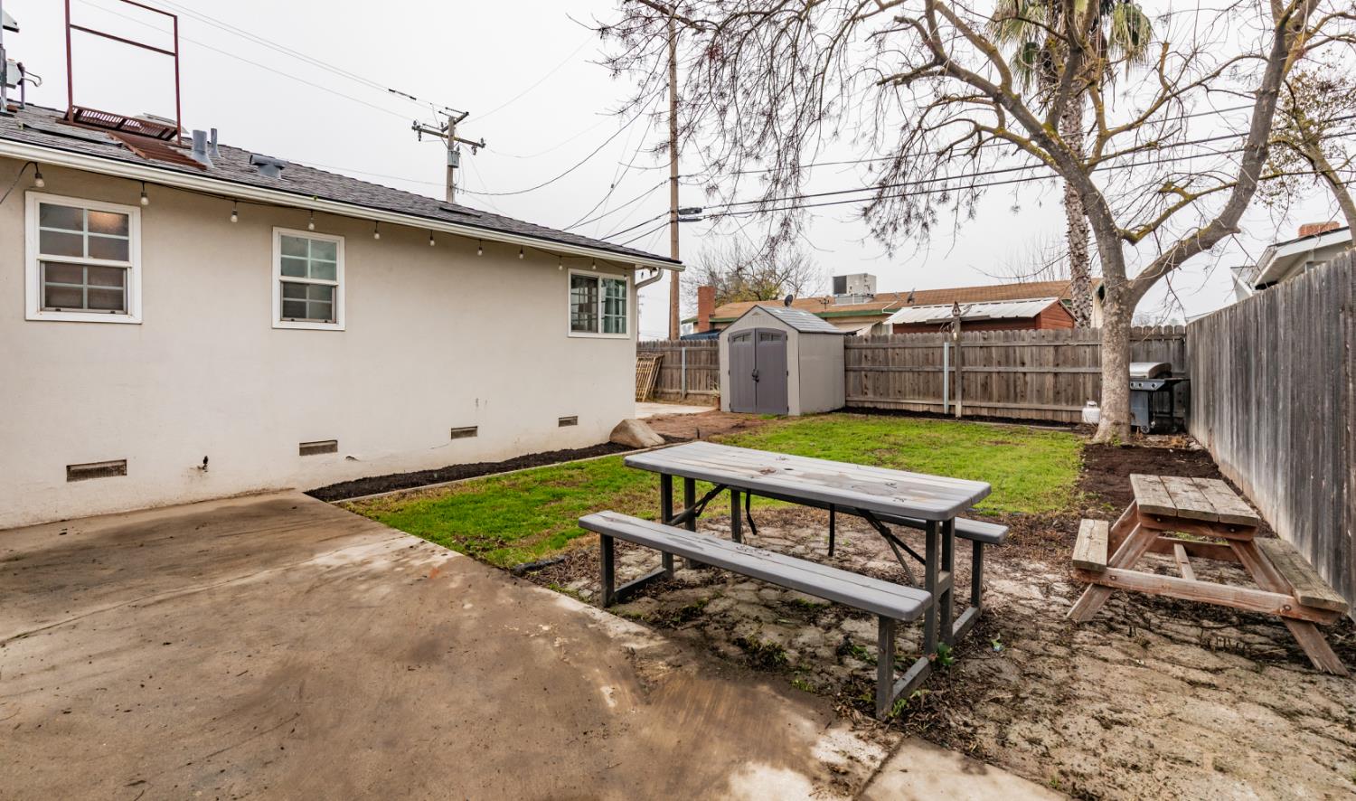 1904 N Burl Ave, Hanford, CA 93230