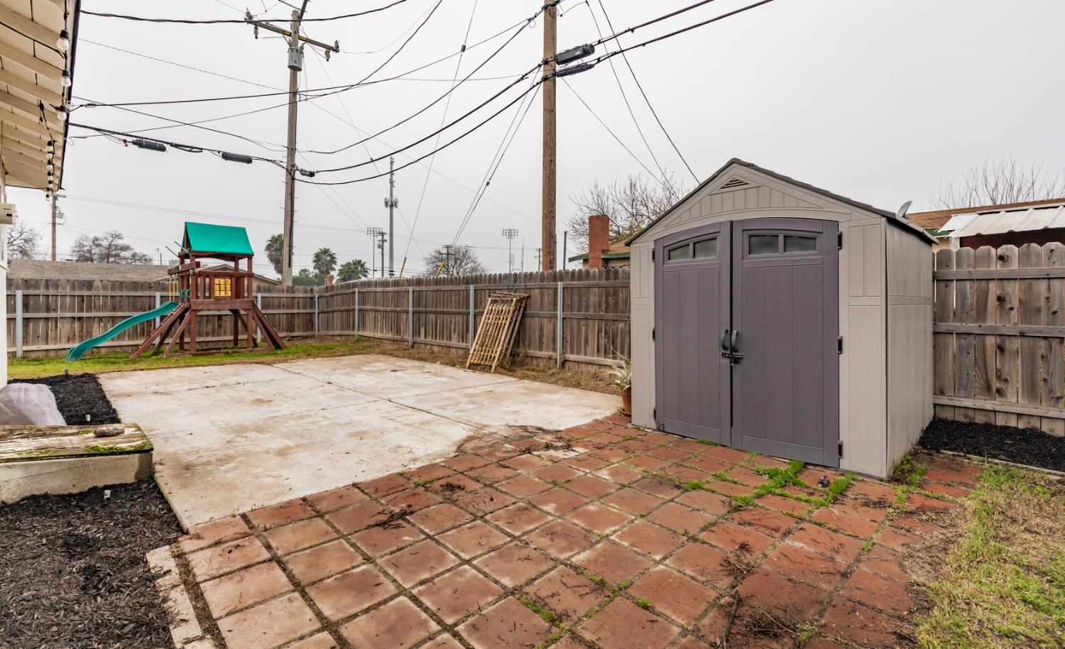 1904 N Burl Ave, Hanford, CA 93230