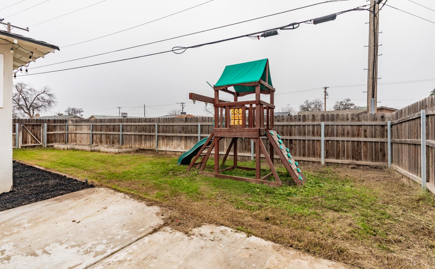 1904 N Burl Ave, Hanford, CA 93230