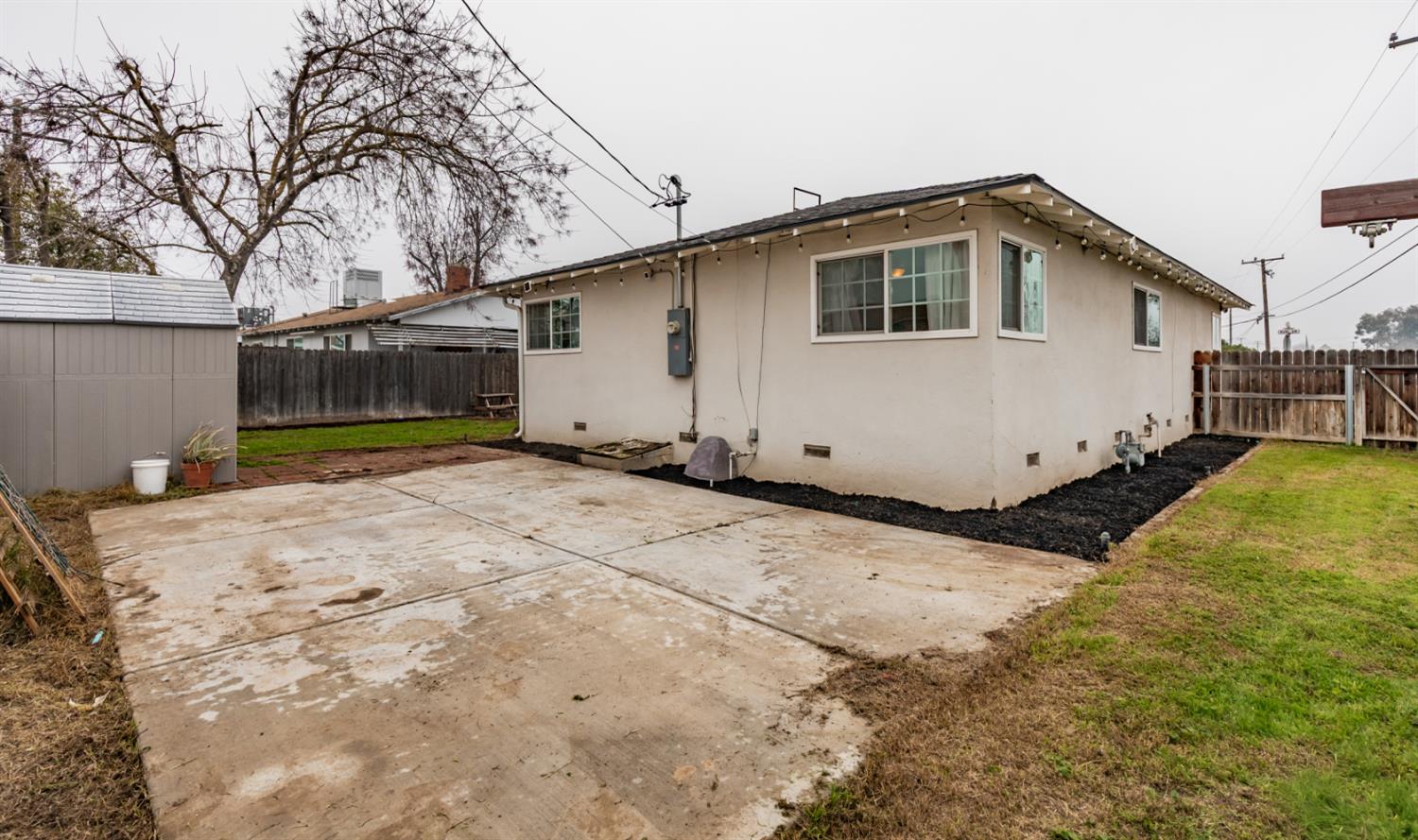 1904 N Burl Ave, Hanford, CA 93230