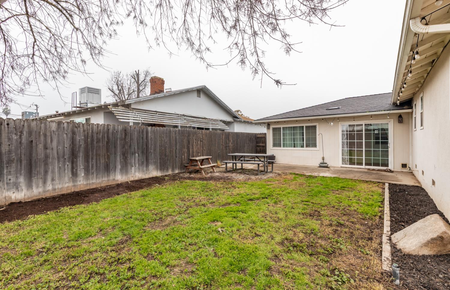 1904 N Burl Ave, Hanford, CA 93230