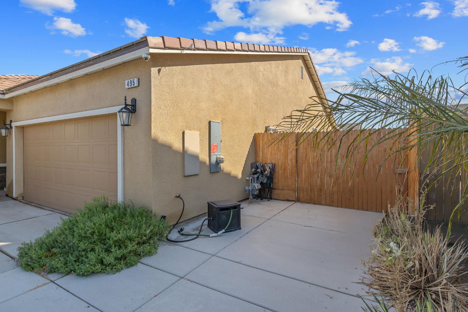 495 Pearl Dr, Lemoore, CA 93245