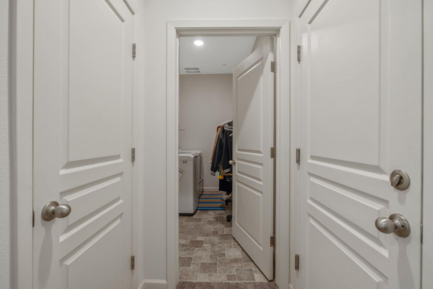 495 Pearl Dr, Lemoore, CA 93245