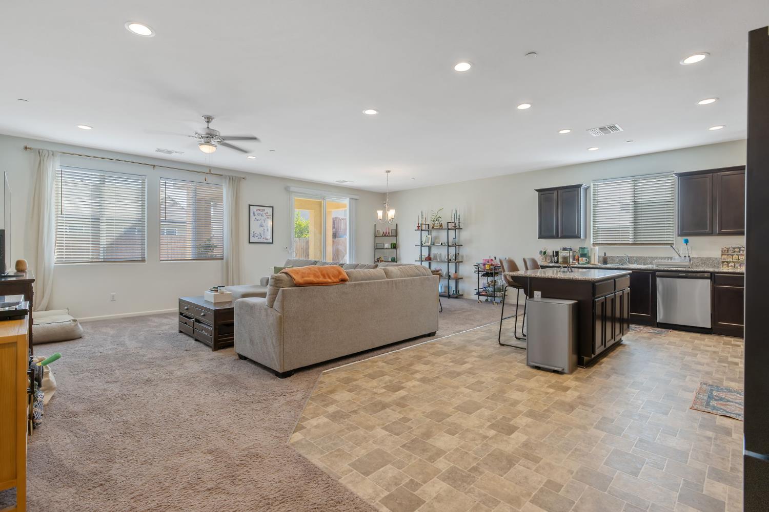 495 Pearl Dr, Lemoore, CA 93245