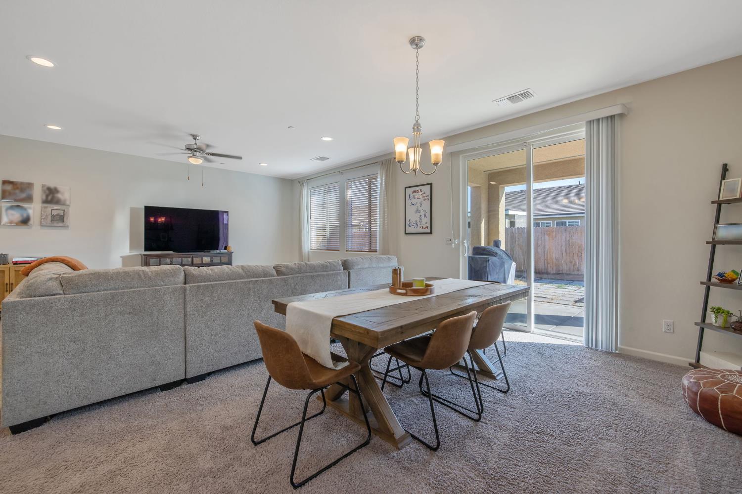 495 Pearl Dr, Lemoore, CA 93245