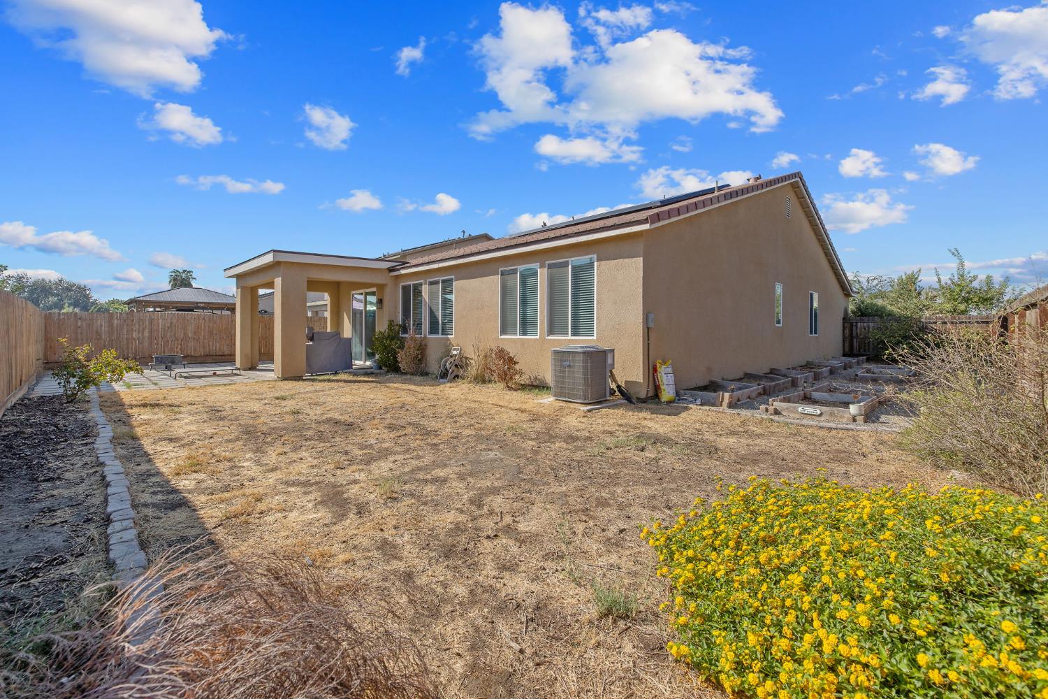 495 Pearl Dr, Lemoore, CA 93245