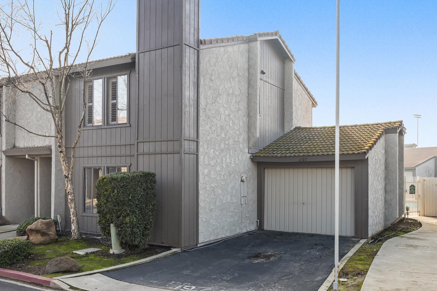 897 Greenfield Ave, Hanford, CA 93230