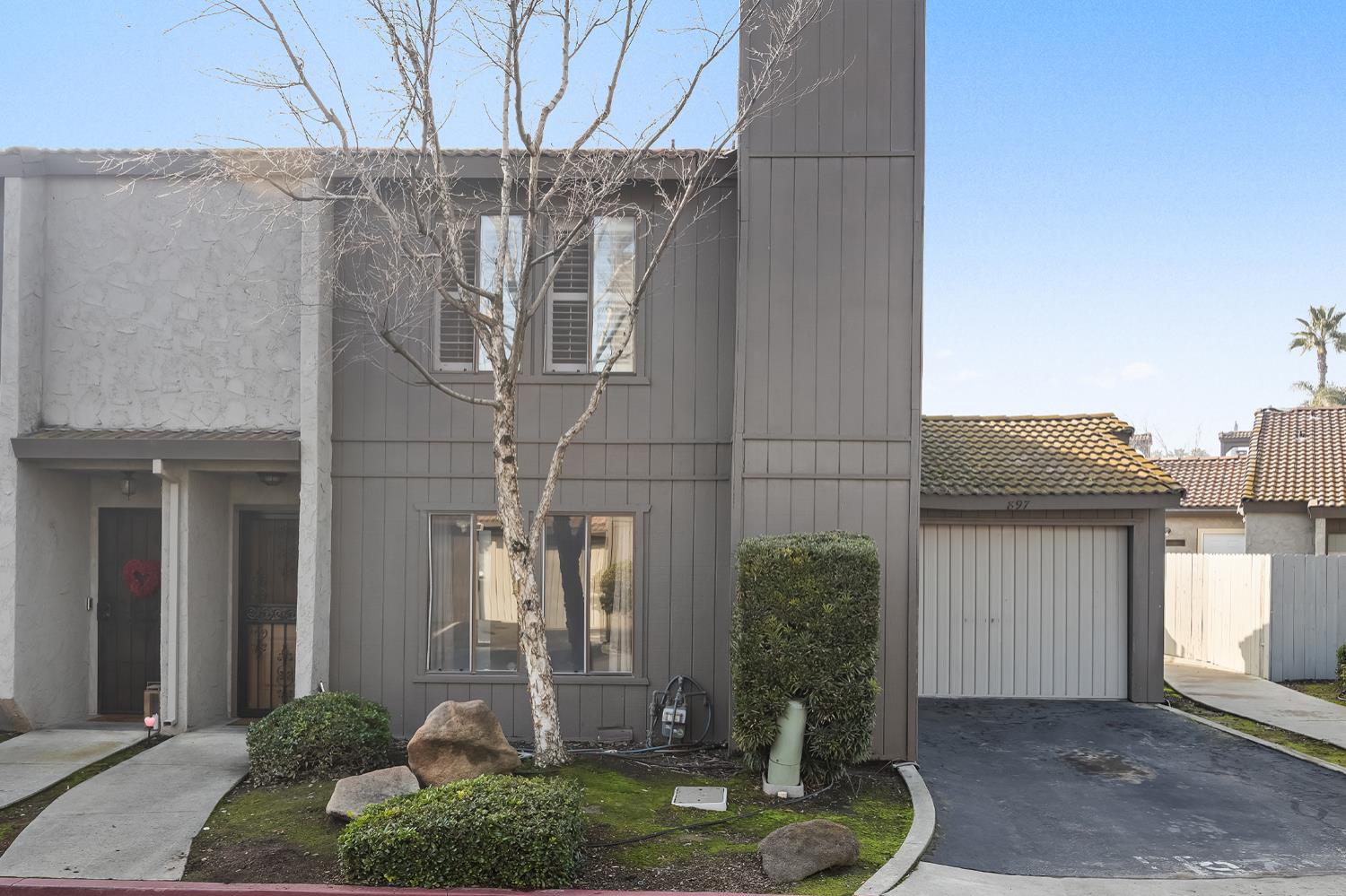 897 Greenfield Ave, Hanford, CA 93230