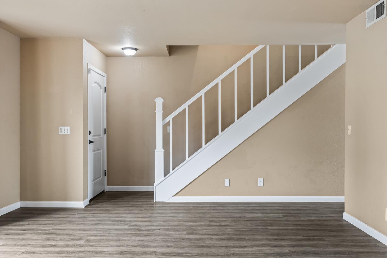 897 Greenfield Ave, Hanford, CA 93230