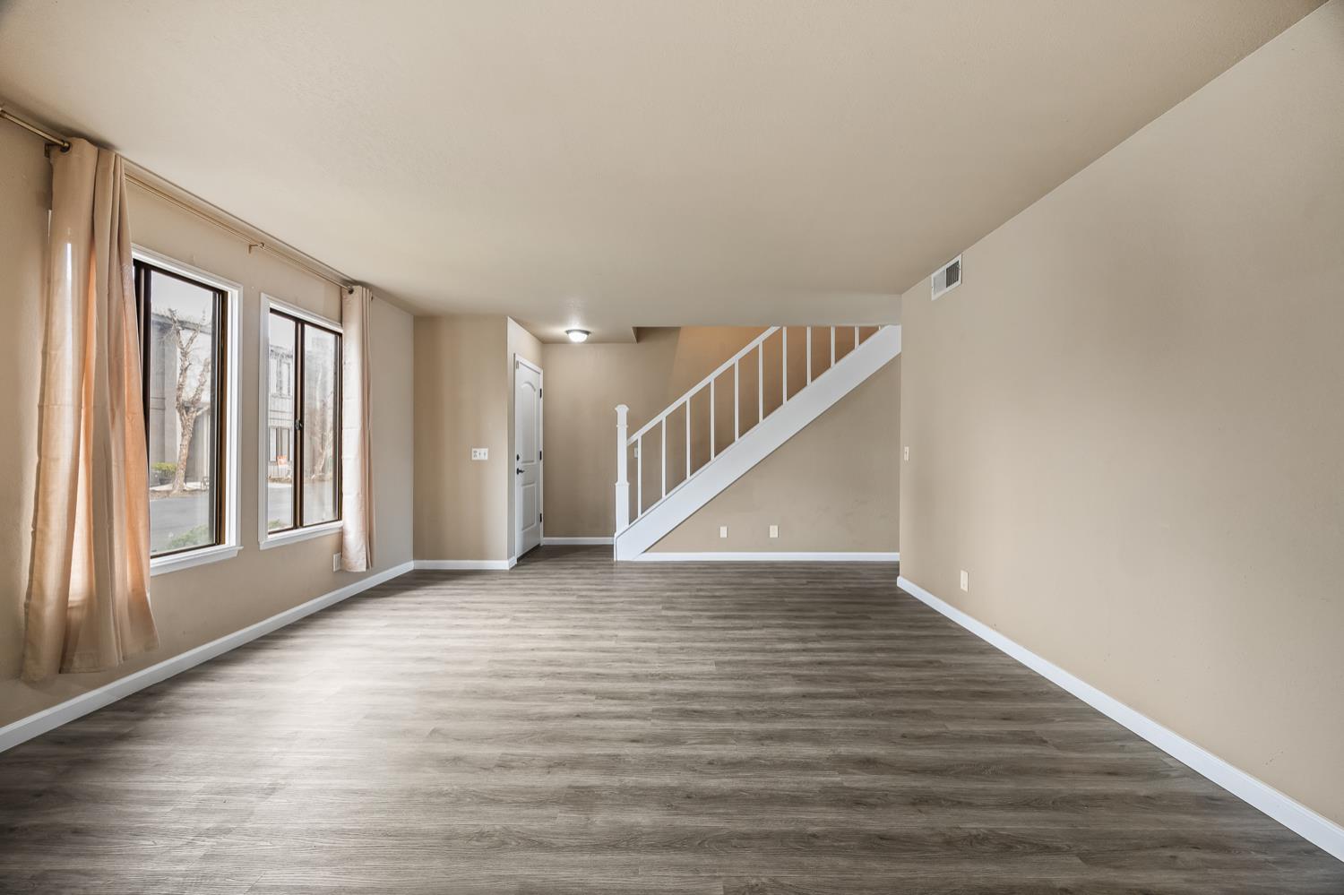 897 Greenfield Ave, Hanford, CA 93230