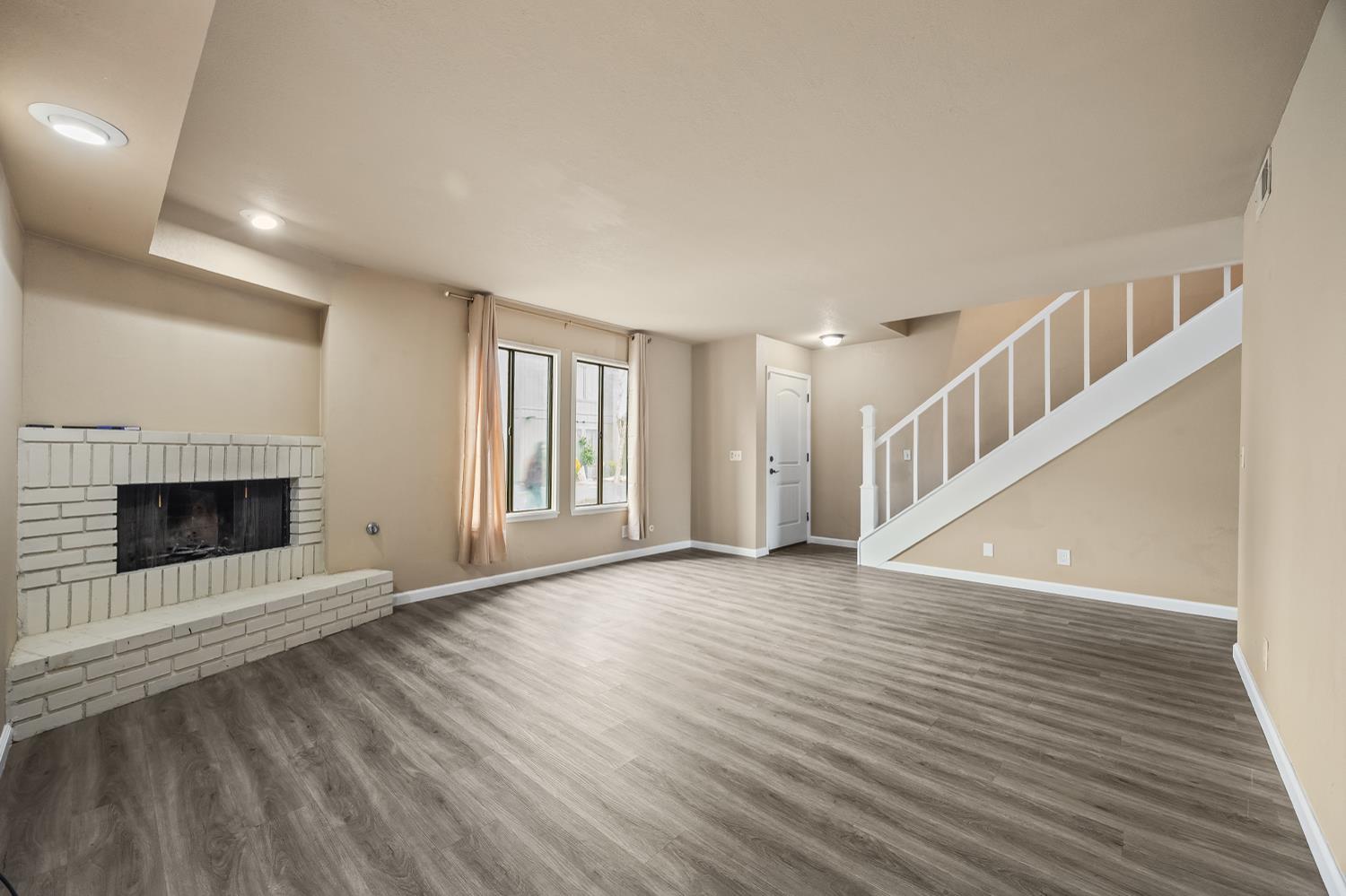 897 Greenfield Ave, Hanford, CA 93230