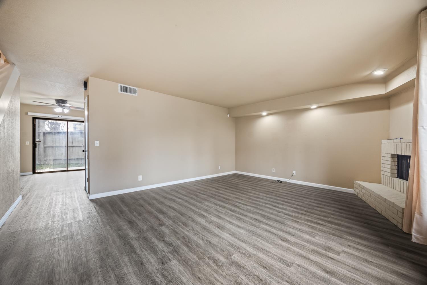 897 Greenfield Ave, Hanford, CA 93230