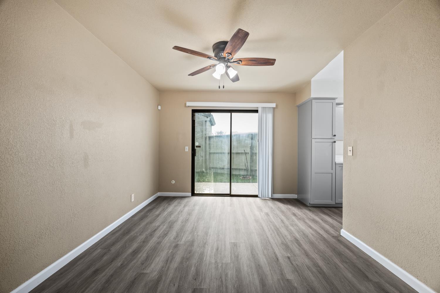 897 Greenfield Ave, Hanford, CA 93230